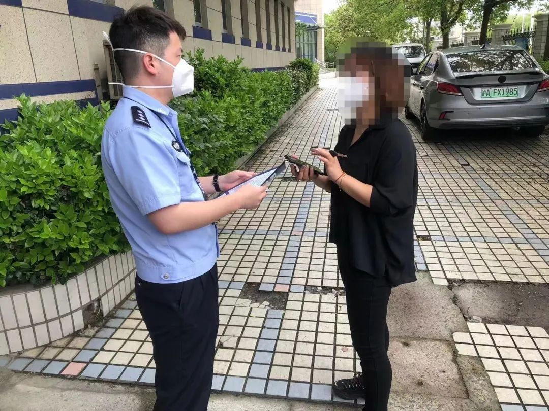 想起民警的(de)反詐宣傳，孫女士終止了(le／liǎo)“網絡貸款”