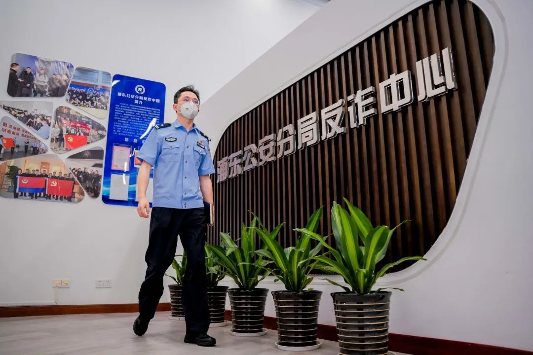 【黨旗照我去奮鬥】他(tā)在(zài)黨建引領下攻堅反詐戰場